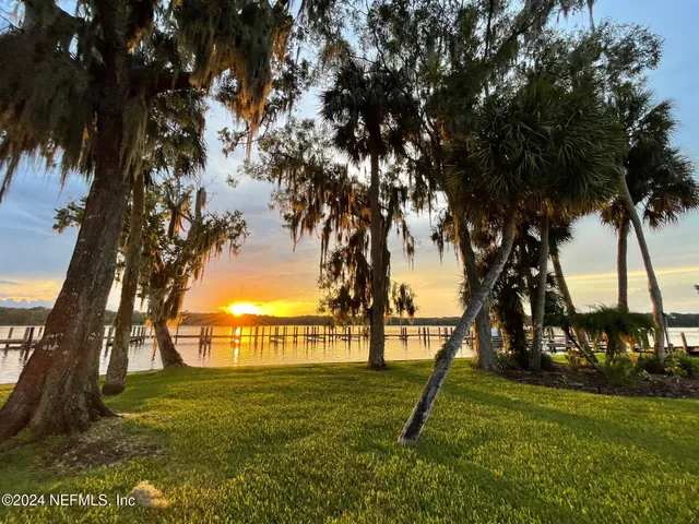 $229,000 | 179 Beecher's Point Drive, Unit C217, Welaka, FL 32193