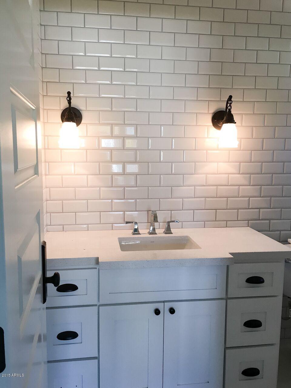 4239 East Osborn Road Phoenix, AZ 85018 - Photo 5 of 14 Bathroom 2