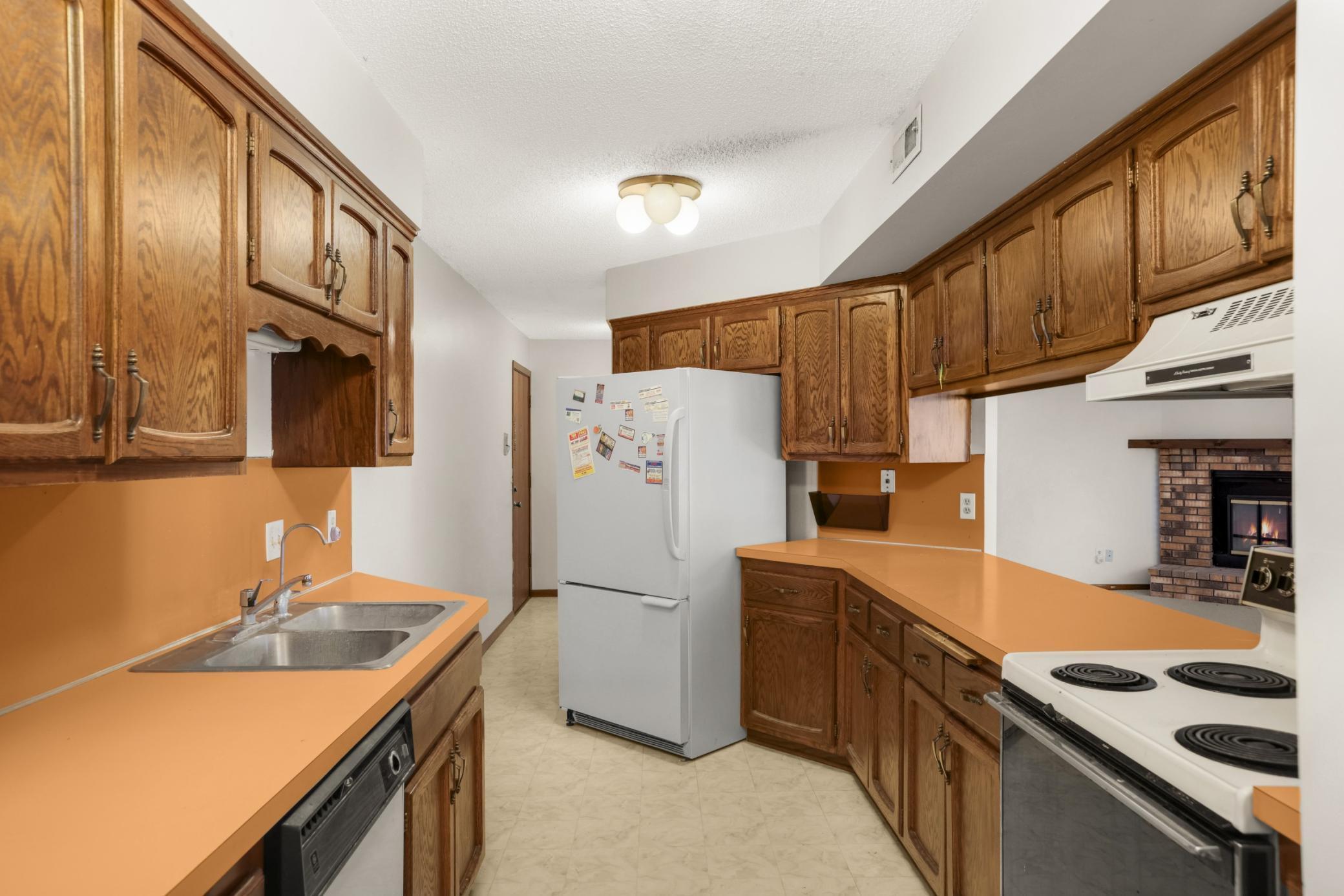 4185 Hilltop Point Eagan, MN 55123 - Photo 15 of 36