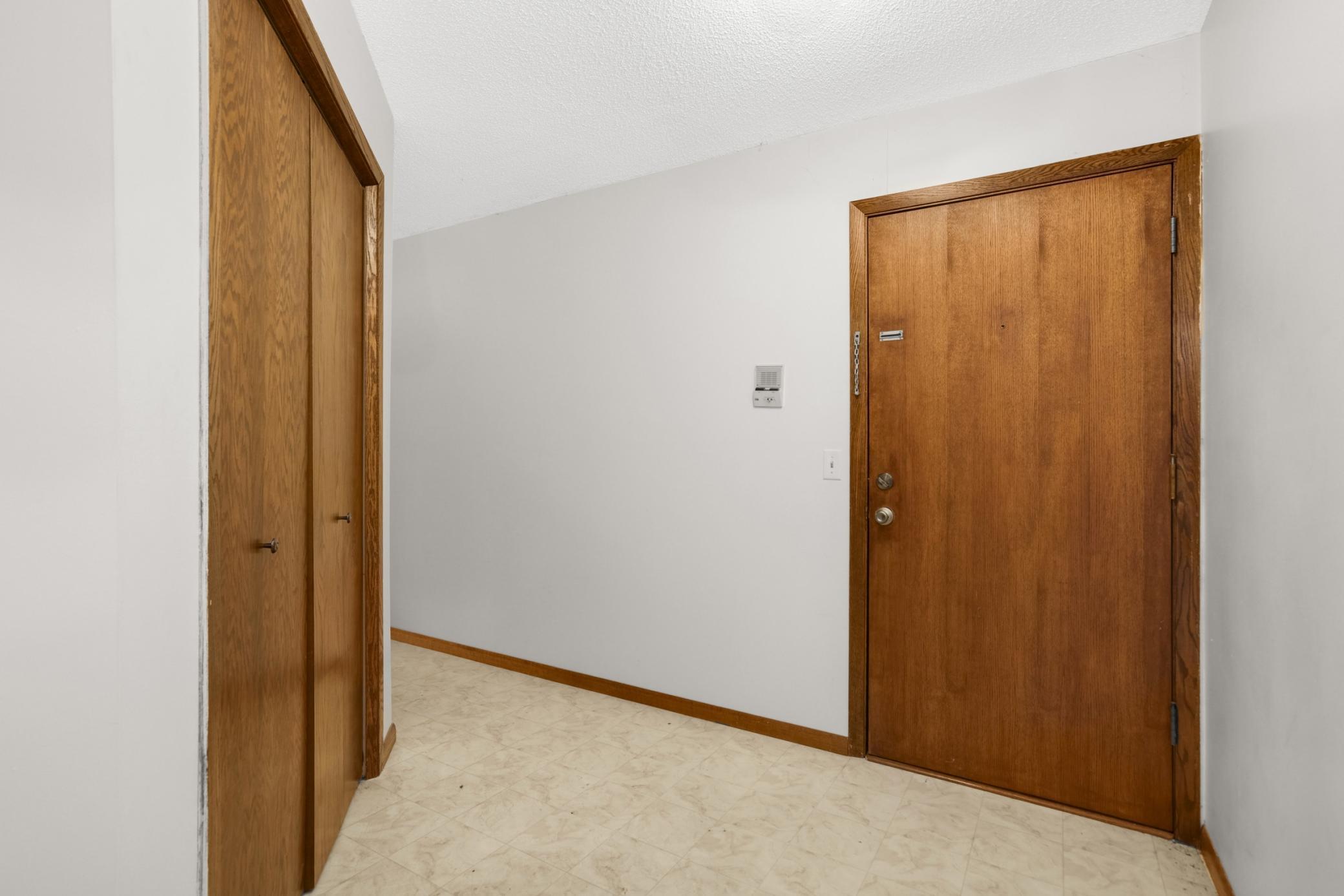 4185 Hilltop Point Eagan, MN 55123 - Photo 5 of 36