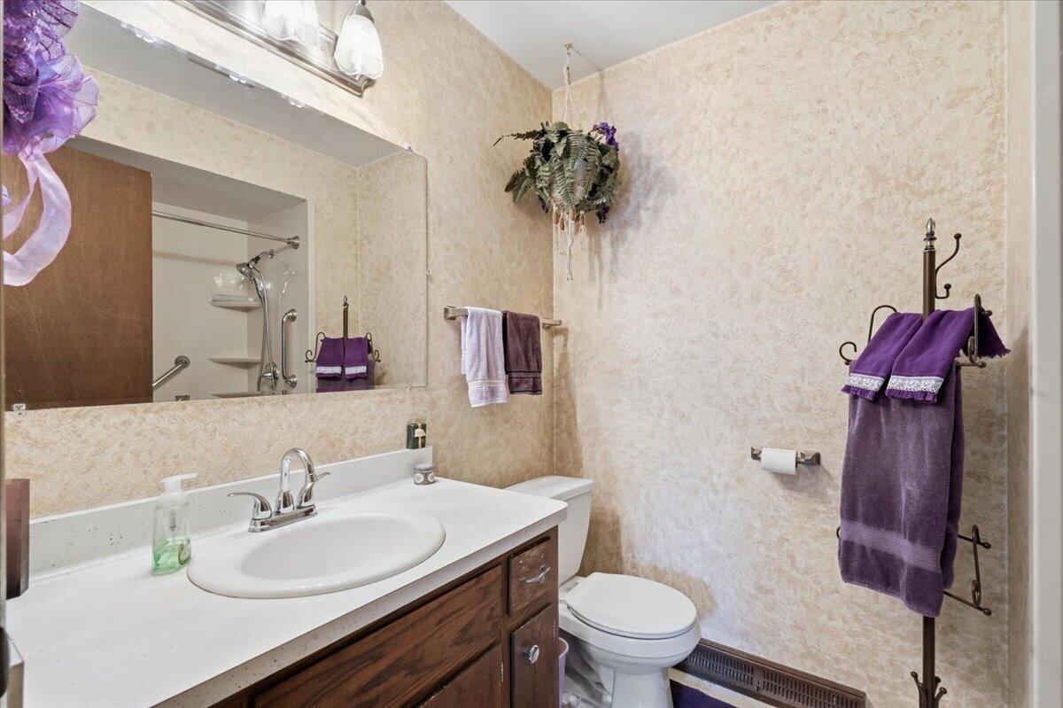 3444 East County Line Road Oak Creek, WI 53154 - Photo 27 of 59 Bathroom