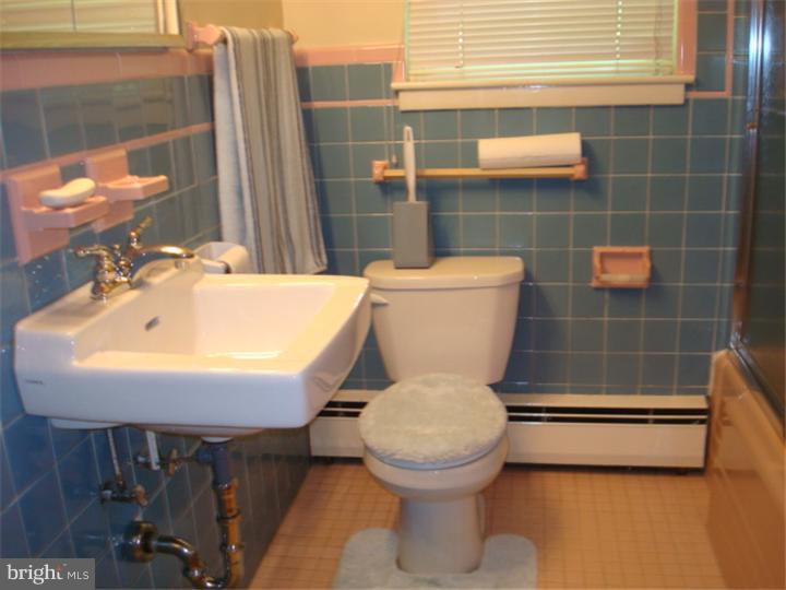 1276 Ford Road Bensalem, PA 19020 - Photo 15 of 20 Bathroom