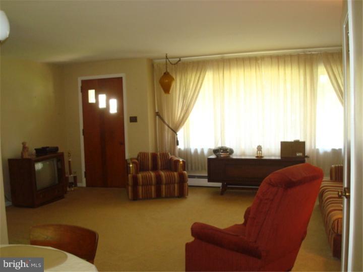 1276 Ford Road Bensalem, PA 19020 - Photo 4 of 20 Living Room