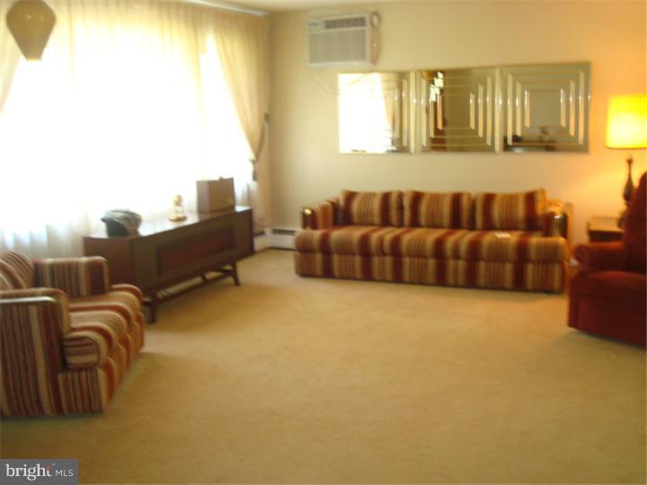 1276 Ford Road Bensalem, PA 19020 - Photo 10 of 20 Living Room