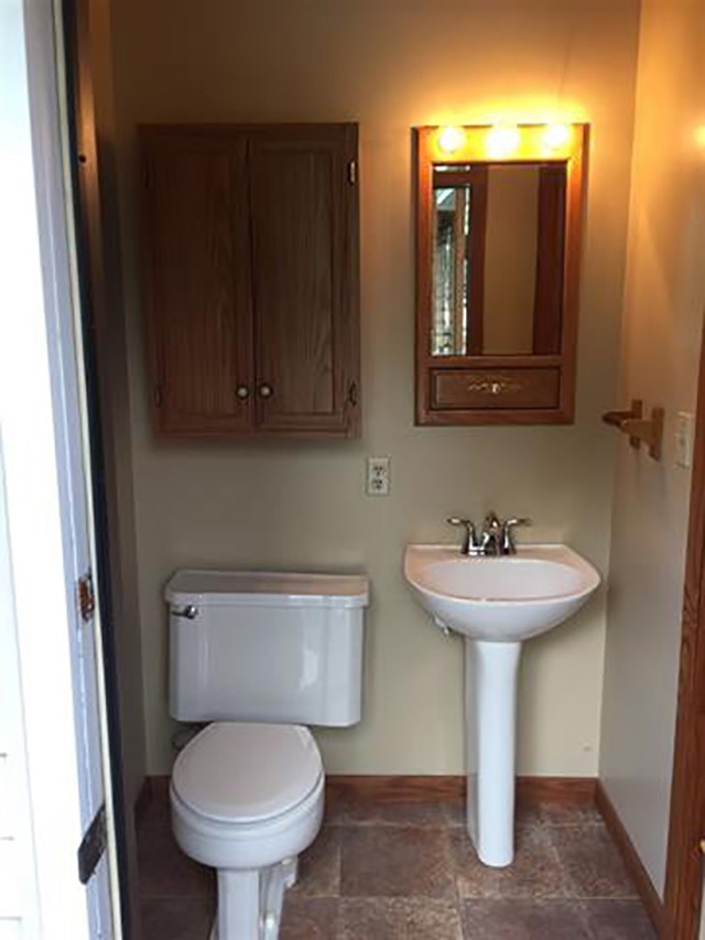 4713 Mohawk Road Rockford, IL 61107 - Photo 13 of 20 a bathroom with a sink toilet and mirror