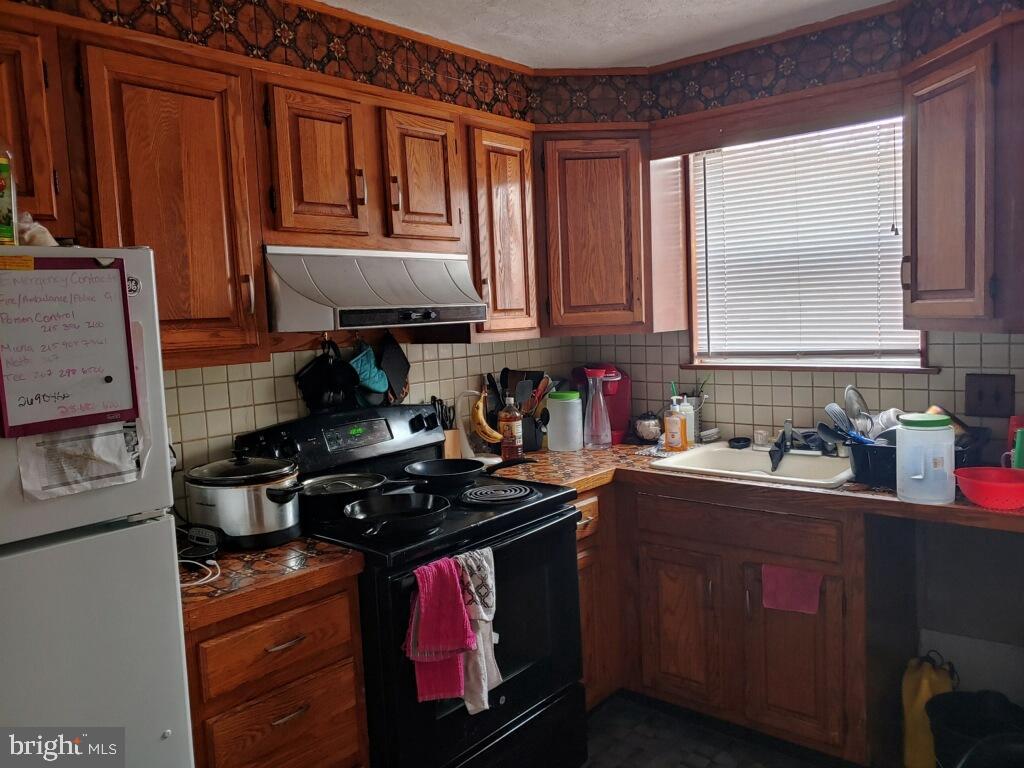 311 Copley Road Upper Darby, PA 19082 - Photo 3 of 6
