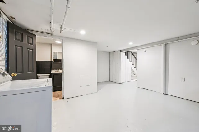 a view of a livingroom with a bathroom