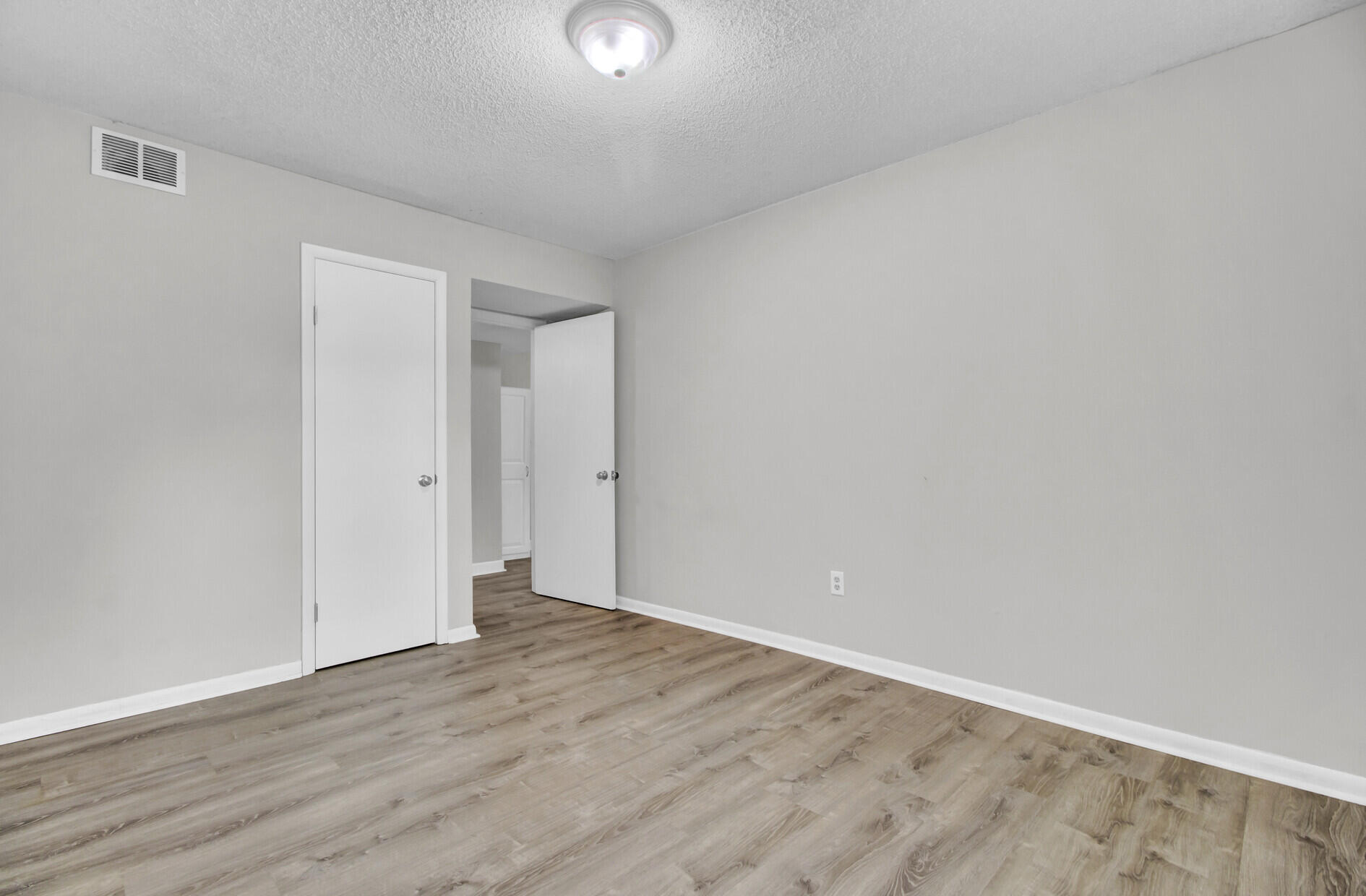 21 Rivers Point Row, Unit 4B Charleston, SC 29412 - Photo 14 of 26 21 Rivers Point Row 4B