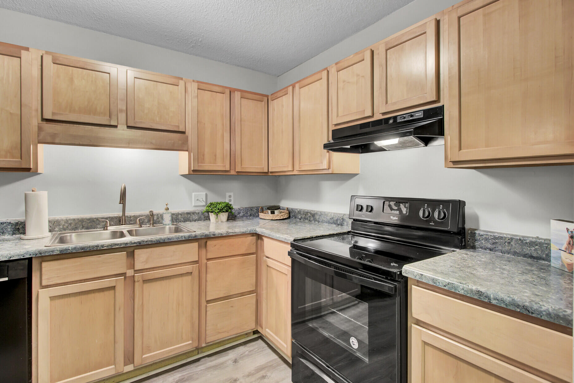 21 Rivers Point Row, Unit 4B Charleston, SC 29412 - Photo 7 of 26 21 Rivers Point Row 4B