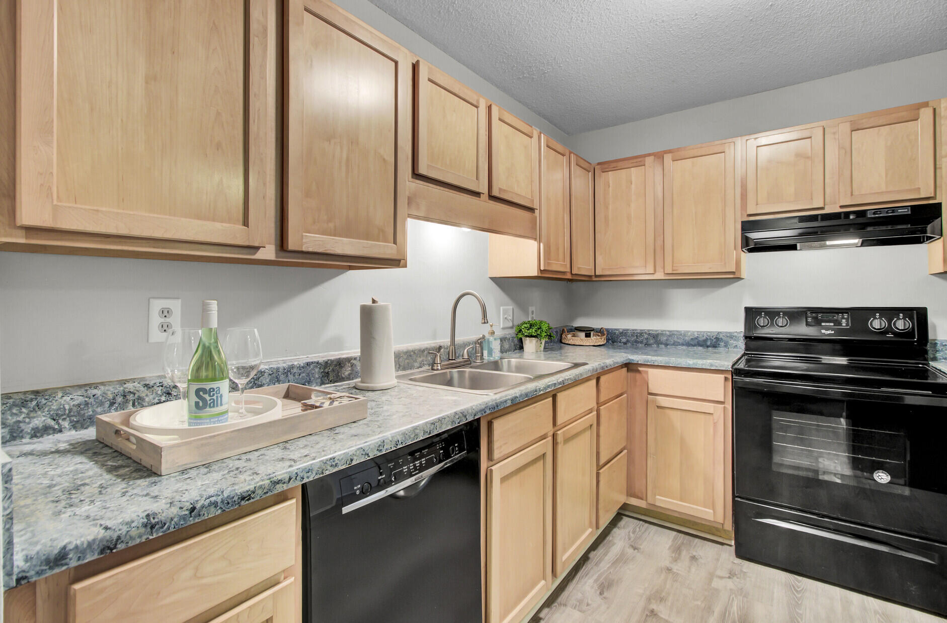 21 Rivers Point Row, Unit 4B Charleston, SC 29412 - Photo 8 of 26 21 Rivers Point Row 4B