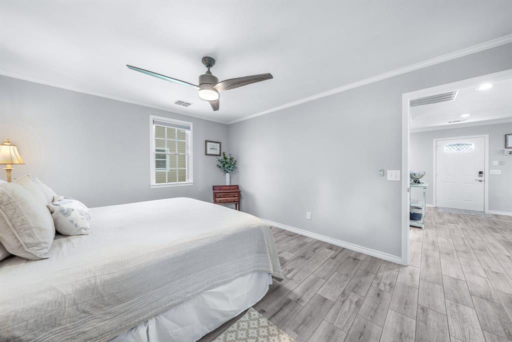 154 Wapiti Quitman, TX 75783 - Photo 12 of 24 a bedroom with a large bed and a window