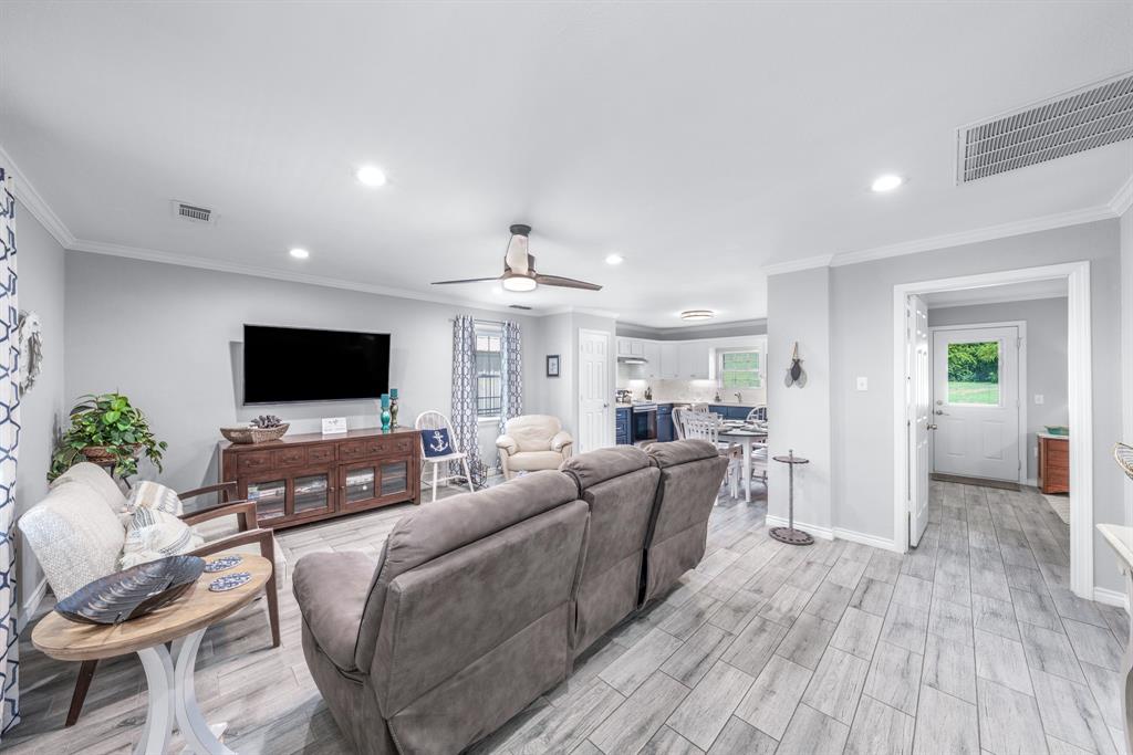 154 Wapiti Quitman, TX 75783 - Photo 4 of 24 a living room with furniture and a flat screen tv