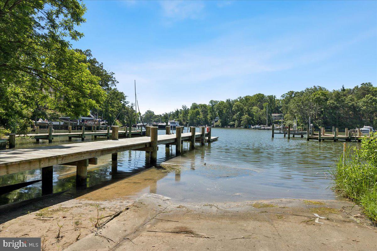 2648 Ogleton Road Annapolis, MD 21403 - Photo 46 of 60 Community pier