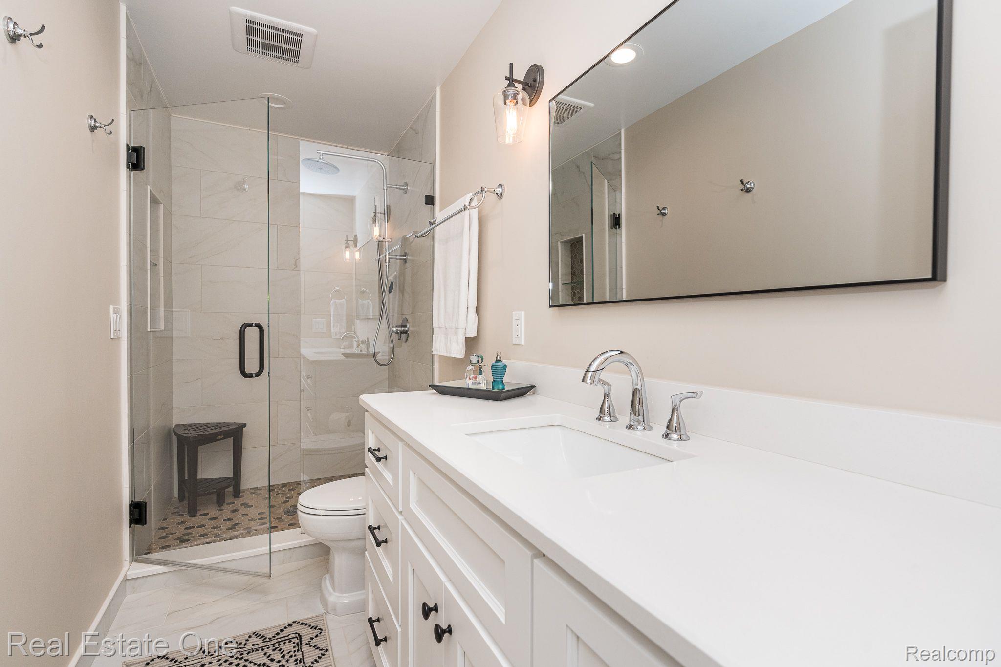 5755 Becker Drive Rochester, MI 48306 - Photo 15 of 34 Updated Primary bath