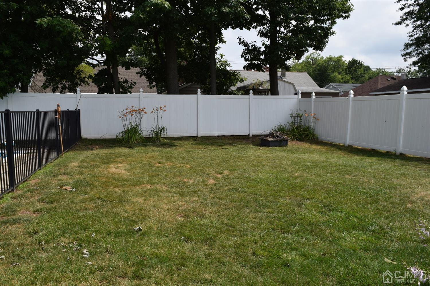 16 Parkerson Road Edison, NJ 08817 - Photo 4 of 11 an outdoor space with garden view