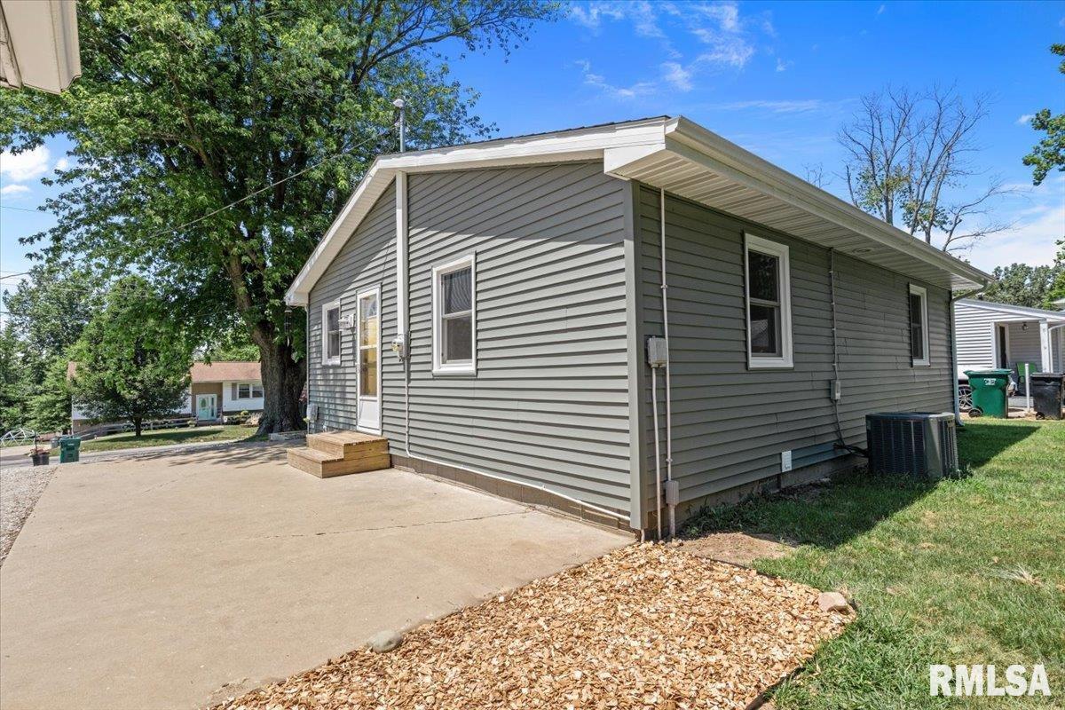 3435 Ferris Drive Decatur, IL 62521 - Photo 7 of 32 Gallery Image 7