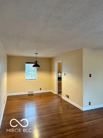 $1,600 | 10 Commerce Drive, Mooresville, IN 46158