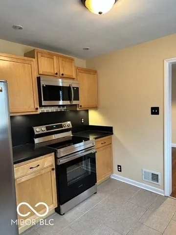 $1,600 | 10 Commerce Drive, Mooresville, IN 46158