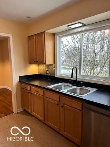 $1,600 | 10 Commerce Drive, Mooresville, IN 46158