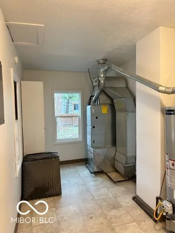 $1,600 | 10 Commerce Drive, Mooresville, IN 46158