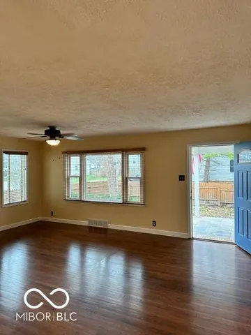 $1,600 | 10 Commerce Drive, Mooresville, IN 46158