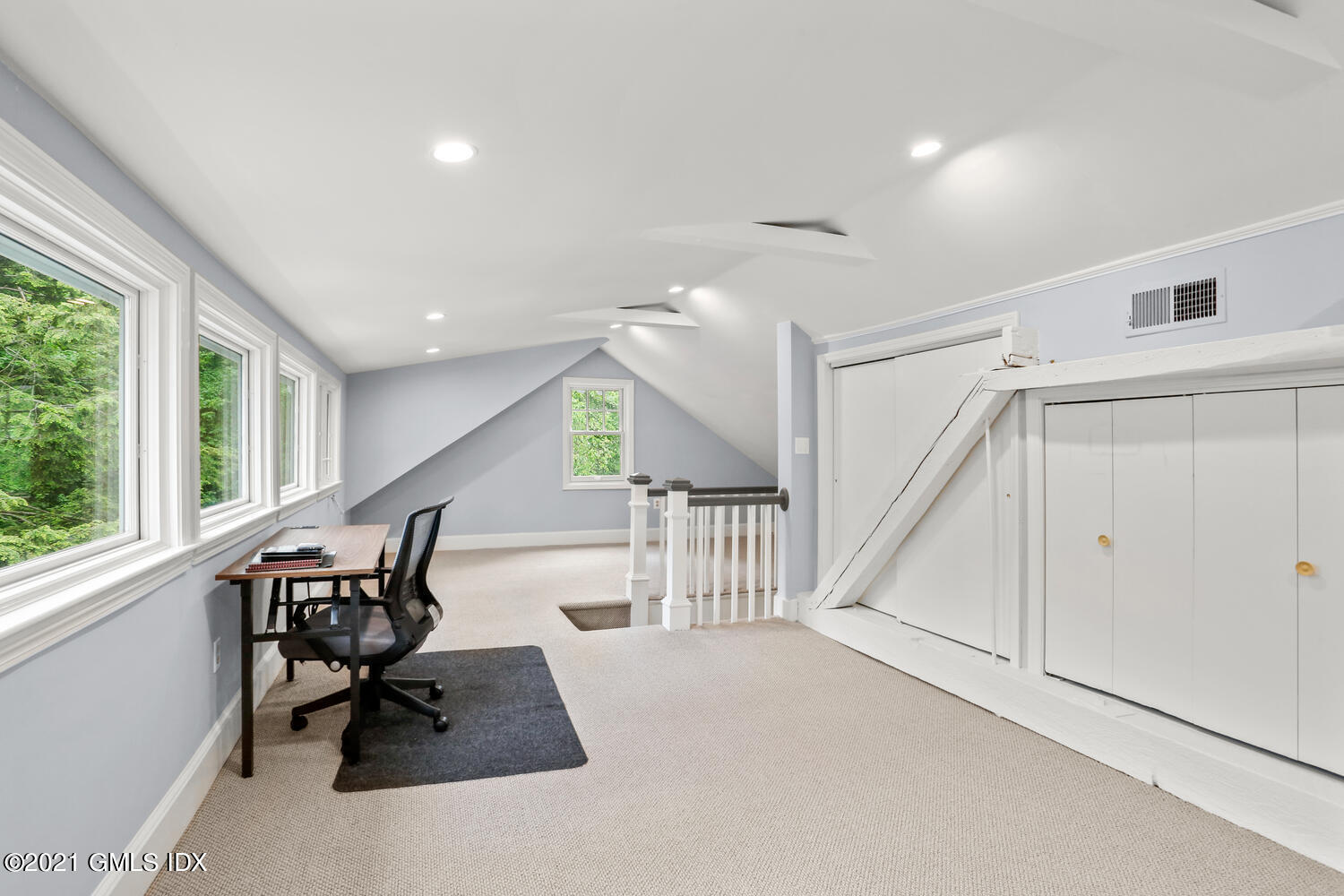 53 Hillcrest Park Road Old Greenwich, CT 06870 - Photo 38 of 53 53 Hillcrest Park Rd Greenwich-large-075