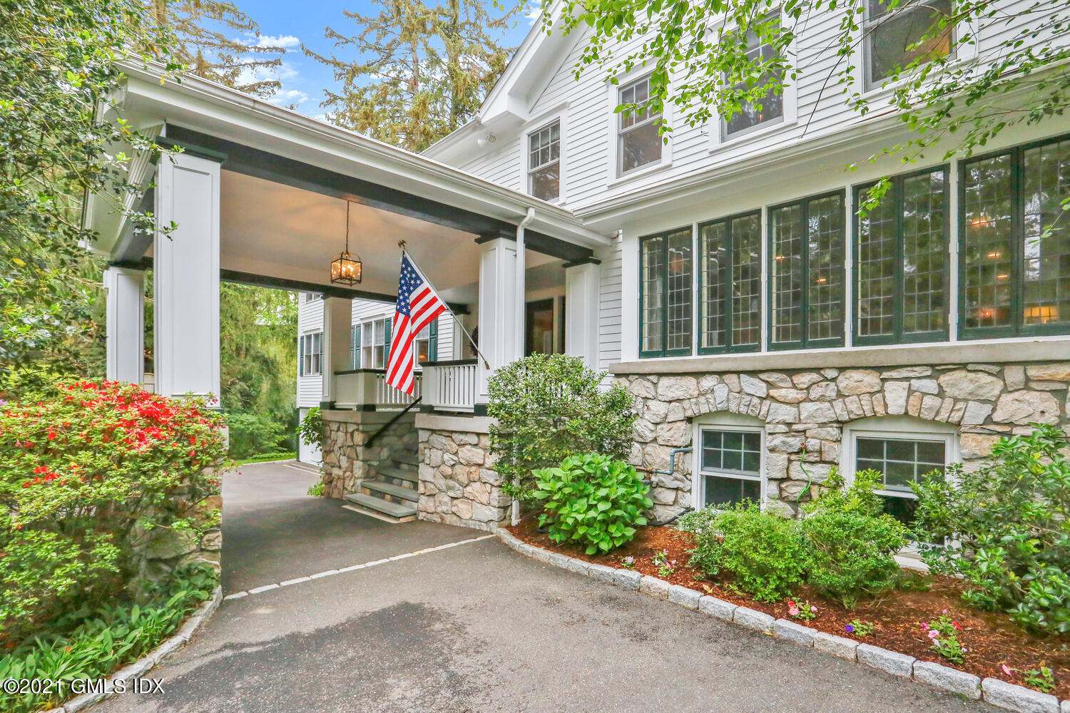 53 Hillcrest Park Road Old Greenwich, CT 06870 - Photo 4 of 53 53 Hillcrest Park Rd Greenwich-large-002