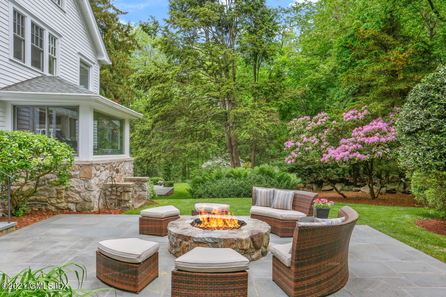 53 Hillcrest Park Road Old Greenwich, CT 06870 - Photo 43 of 53 a garden view with a seating space