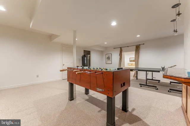 a view of a yard in front of house