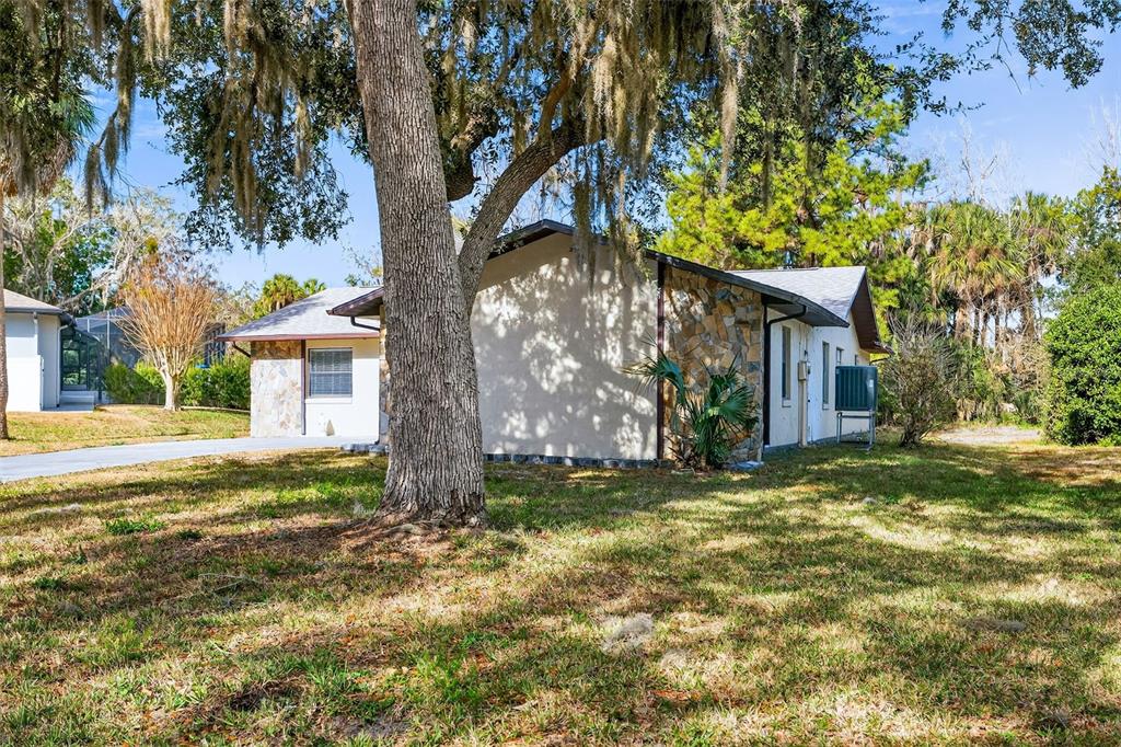 4800 Wood Way Homosassa, FL 34448 - Photo 5 of 47