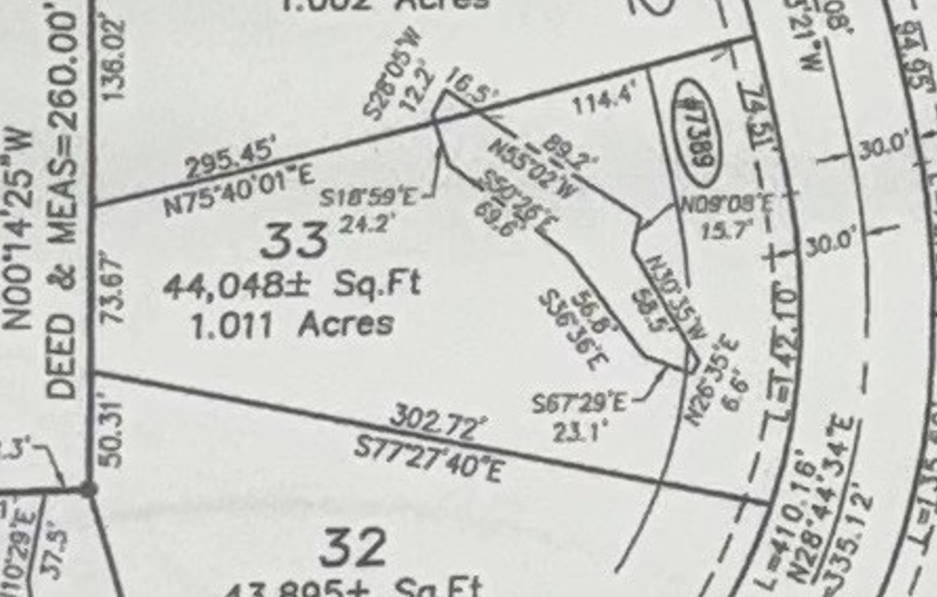 7389 English Oak Lane Spring Grove, IL 60081 - Photo 2 of 6 a close up of a sign on a wall