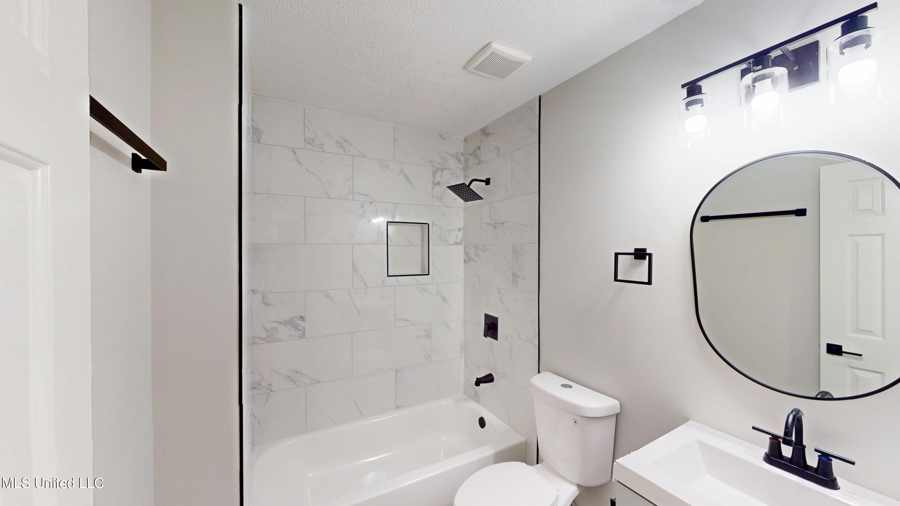 1071 Wilson Ridge Lake Cormorant, MS 38641 - Photo 20 of 31 1071-Wilson-Ridge-08152025_164748