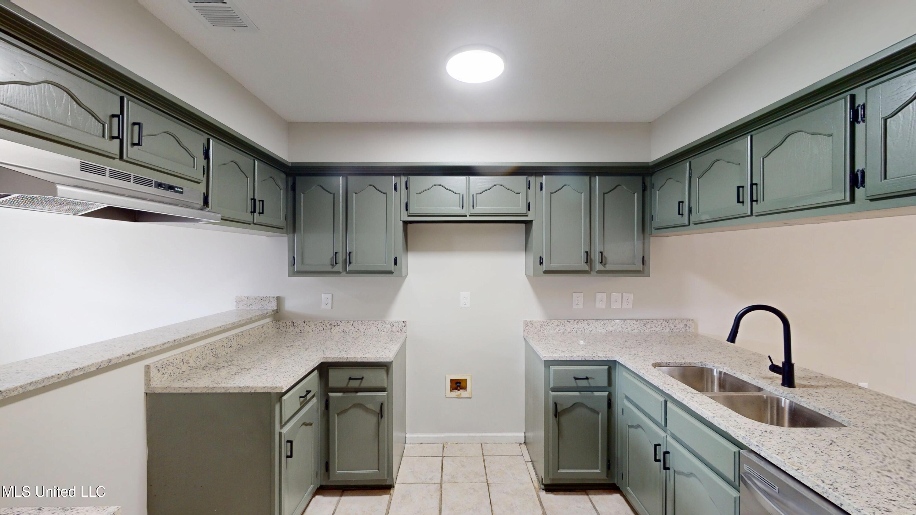 1071 Wilson Ridge Lake Cormorant, MS 38641 - Photo 6 of 31 1071-Wilson-Ridge-08152025_164603