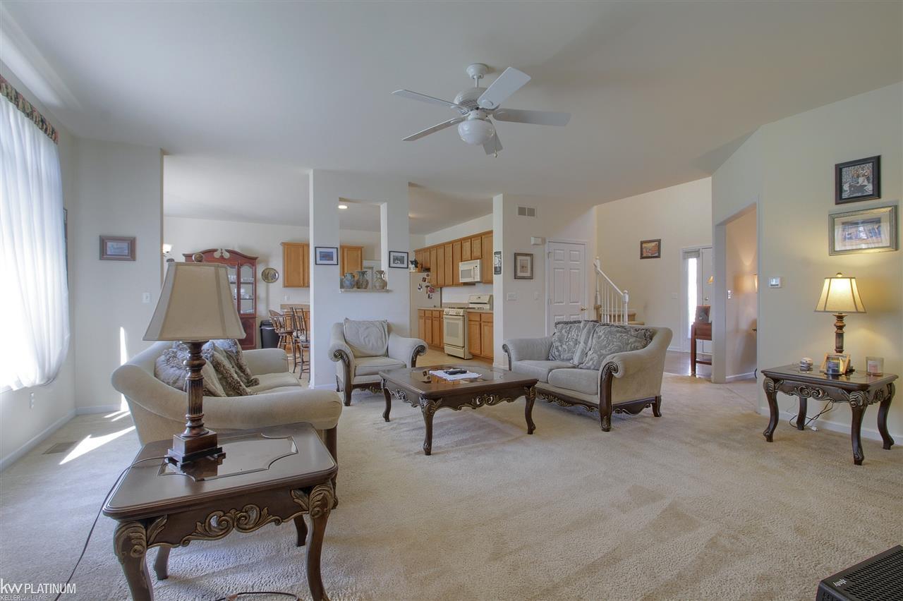 22446 Brantingham Road Macomb, MI 48044 - Photo 8 of 28 31378558-7.JPG
