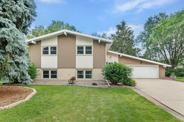 $399,900 | 1309 Kuhle Drive, Sun Prairie, WI 53590