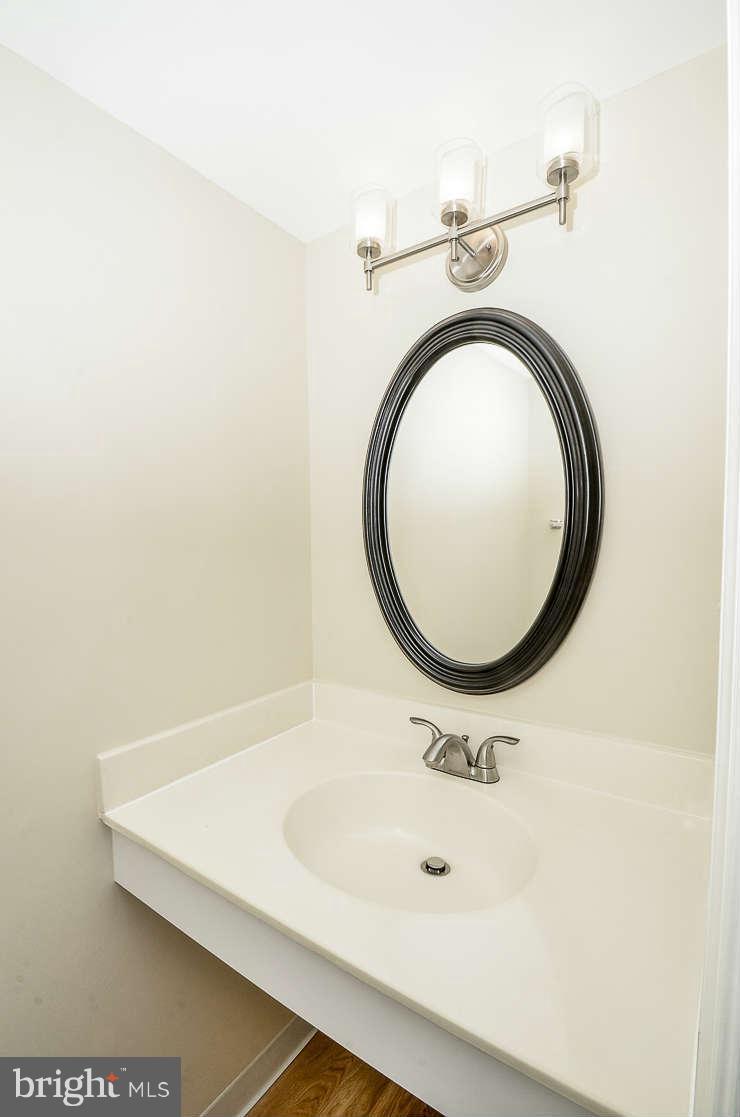 7942 Gambrill Court Springfield, VA 22153 - Photo 11 of 19 Bath