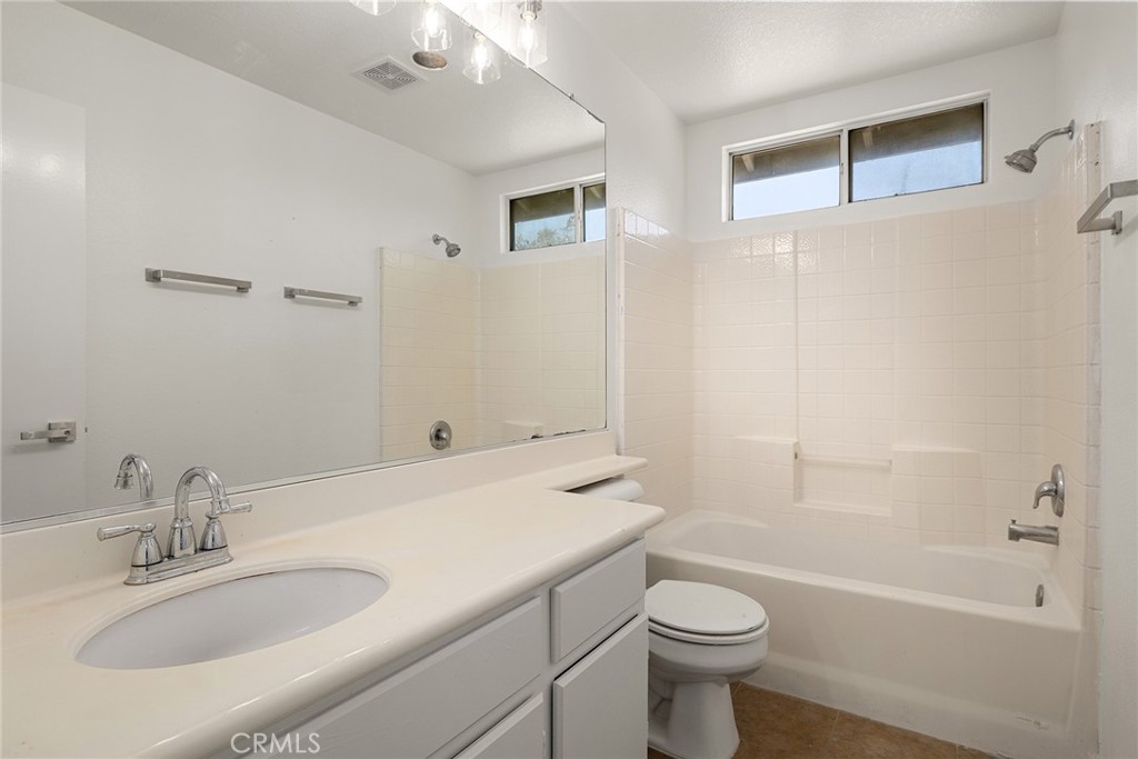 6011 Matheson Drive Riverside, CA 92507 - Photo 9 of 9 Upstairs Other Bath