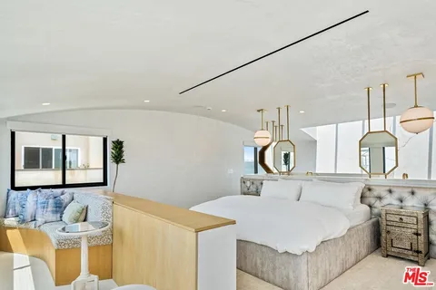 $4,995,000 | 15 Reef Street, Marina del Rey, CA 90292