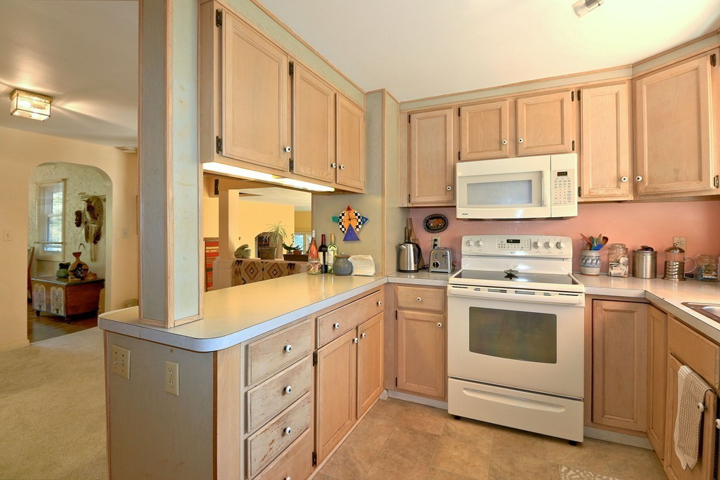 22 Sycamore Road Wayland, MA 01778 - Photo 7 of 30