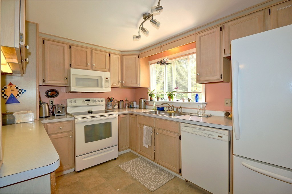 22 Sycamore Road Wayland, MA 01778 - Photo 8 of 30