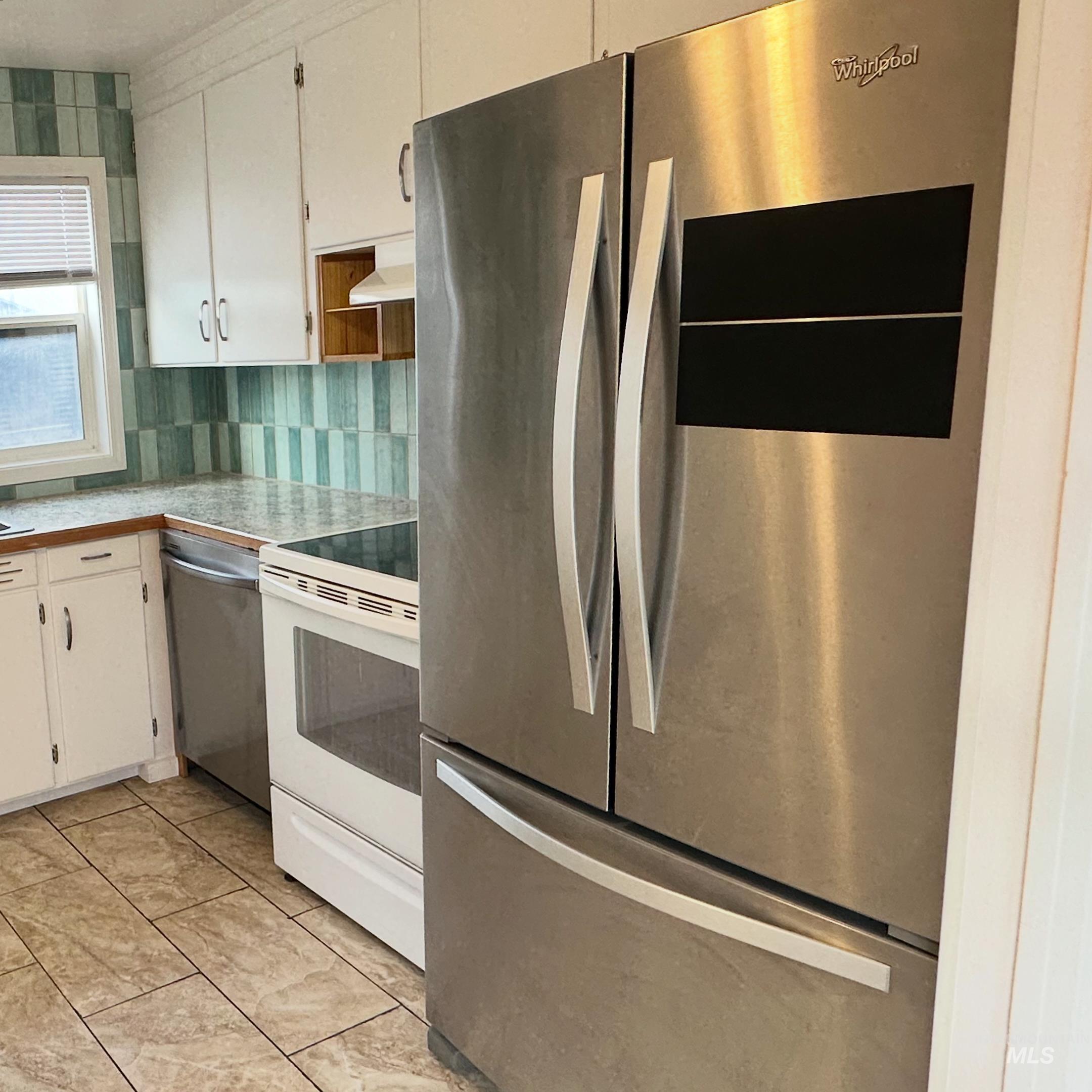 217 Oregon Street Gooding, ID 83330 - Photo 7 of 19