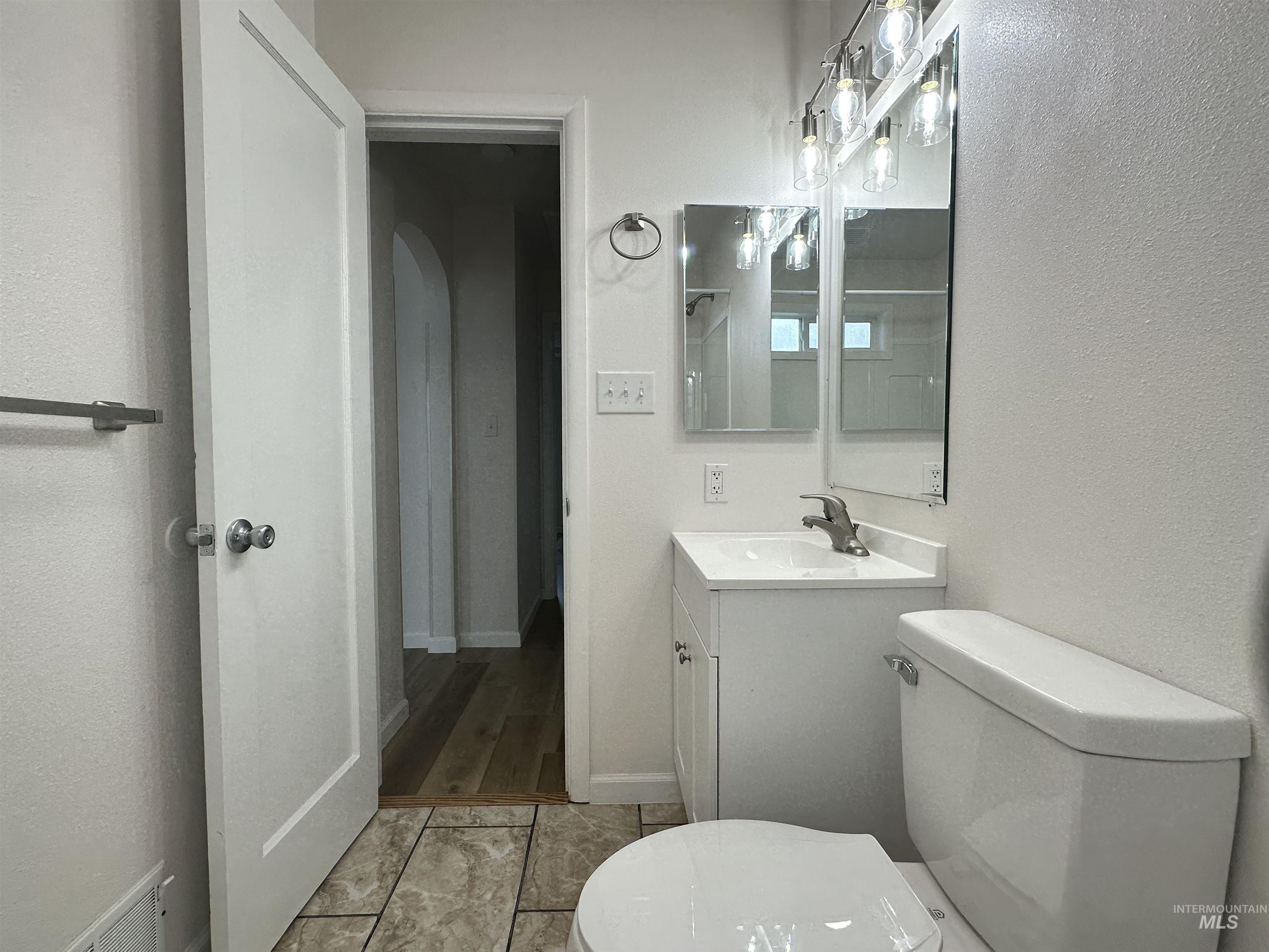 217 Oregon Street Gooding, ID 83330 - Photo 8 of 19