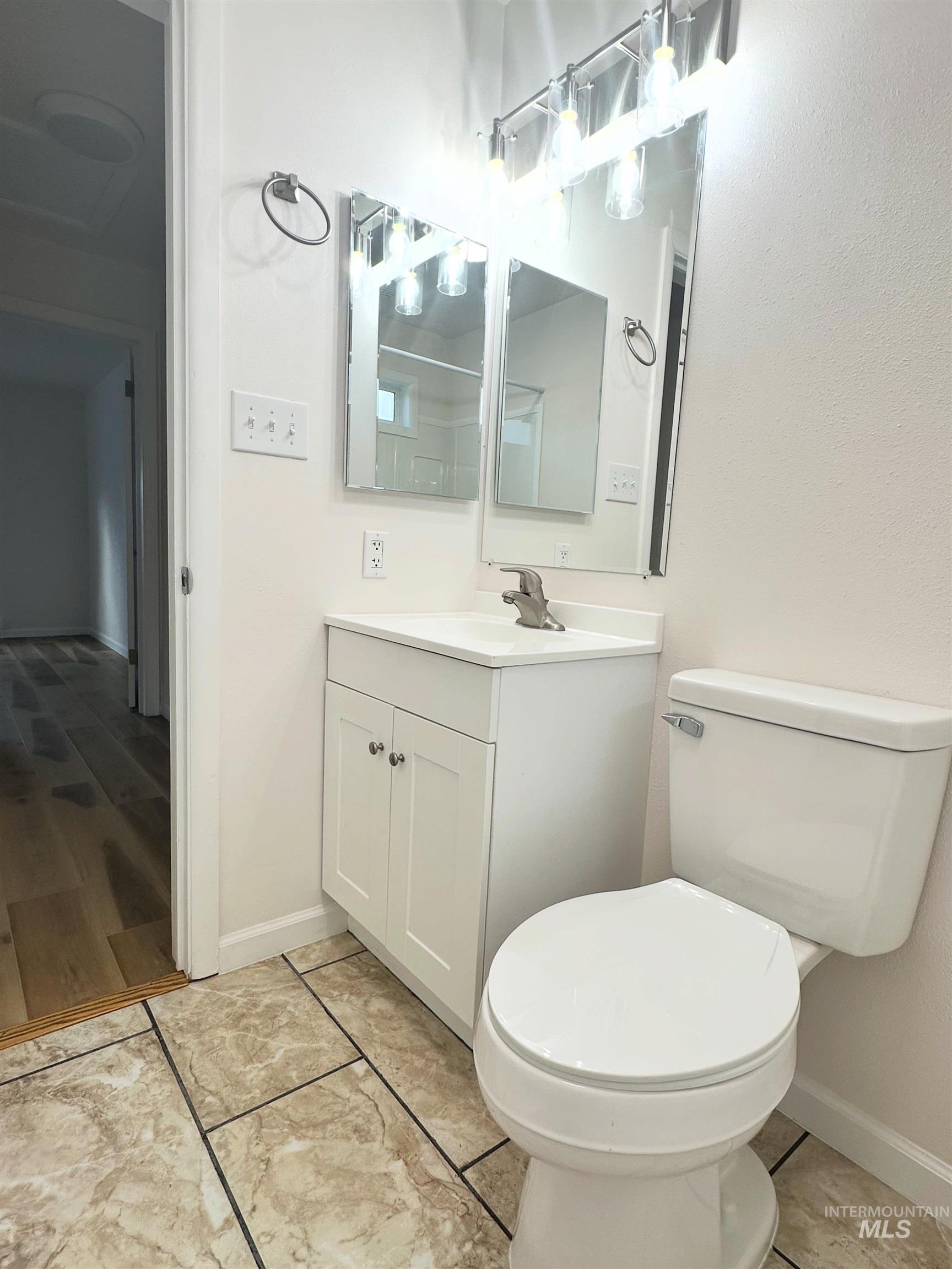 217 Oregon Street Gooding, ID 83330 - Photo 9 of 19