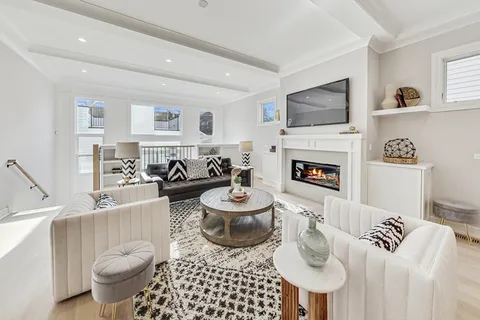 $1,345,000 | 2202 North Leavitt Street, Unit 2, Chicago, IL 60647