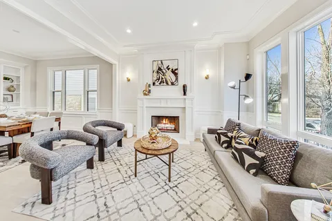 $1,345,000 | 2202 North Leavitt Street, Unit 2, Chicago, IL 60647