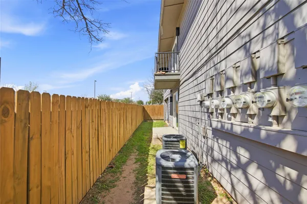 $995 | 2705 Windswept Cove, Unit 102, Austin, TX 78745