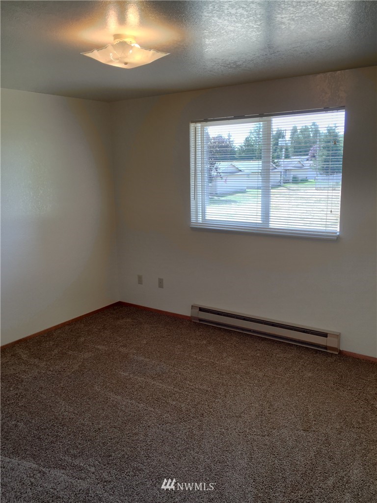 620 Everson Road, Unit 18 Everson, WA 98247 - Photo 12 of 14 an empty room with a window