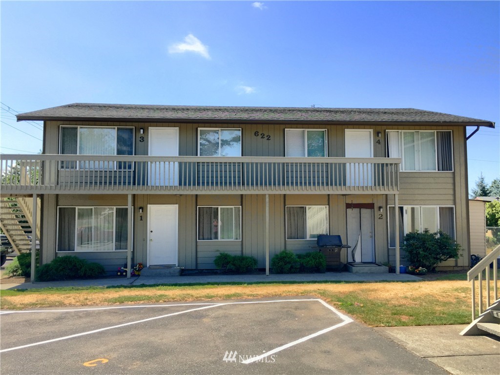 620 Everson Road, Unit 18 Everson, WA 98247 - Photo 4 of 14 a front view of a house with a garden