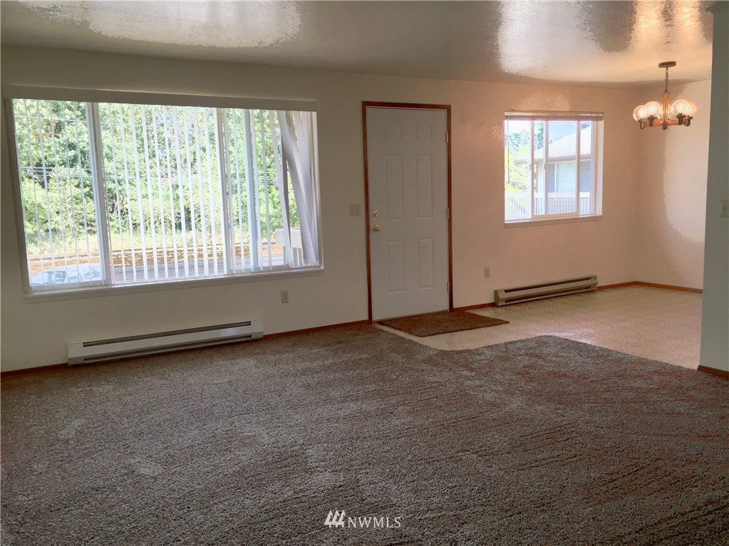 620 Everson Road, Unit 18 Everson, WA 98247 - Photo 5 of 14 an empty room with windows
