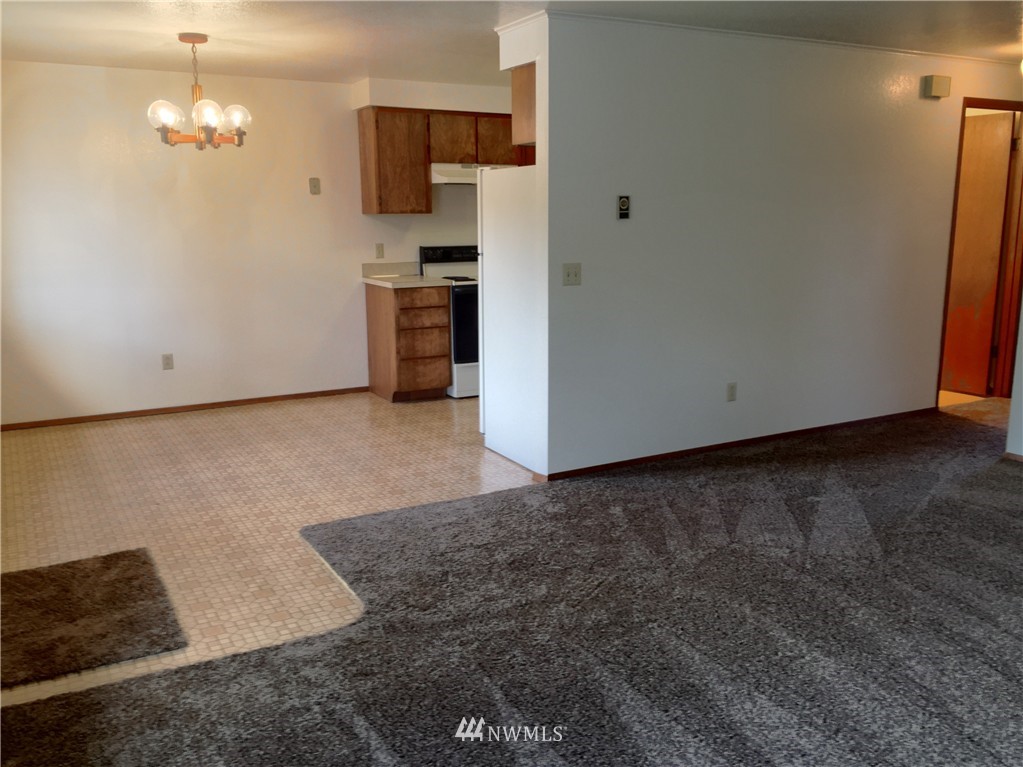 620 Everson Road, Unit 18 Everson, WA 98247 - Photo 7 of 14 a view of kitchen and chandelier
